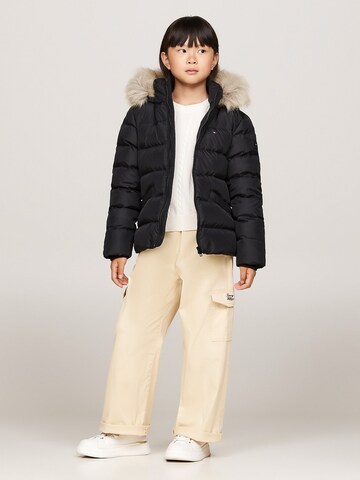 TOMMY HILFIGER Jacke 'ESSENTIAL' in Schwarz