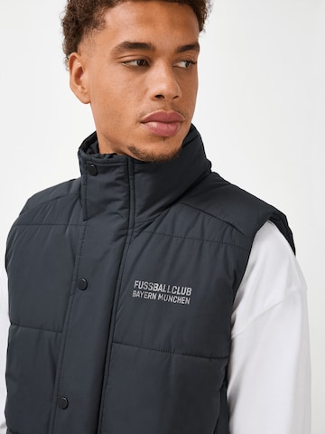 FC BAYERN MÜNCHEN Vest in Black