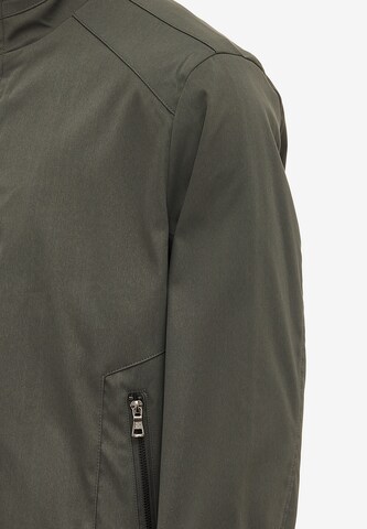 kilata Between-Season Jacket in Green