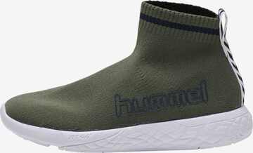 Chaussure de sport Hummel en vert : devant