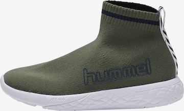 Chaussure de sport Hummel en vert : devant