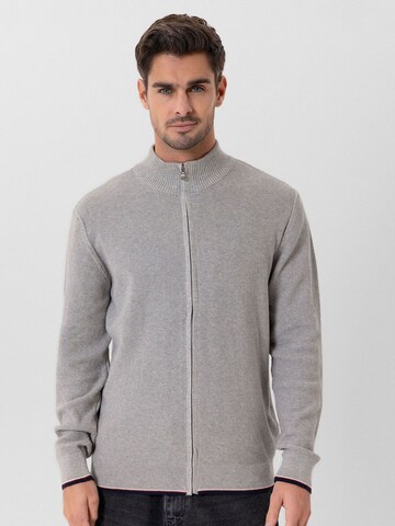 Vestes en maille 'Ademir' Jacey Quinn en gris : devant