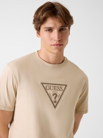 GUESS T-Shirt in Beige