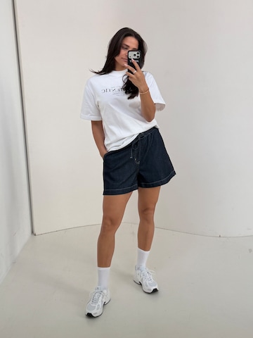 AMALY Loosefit Byxa i blå