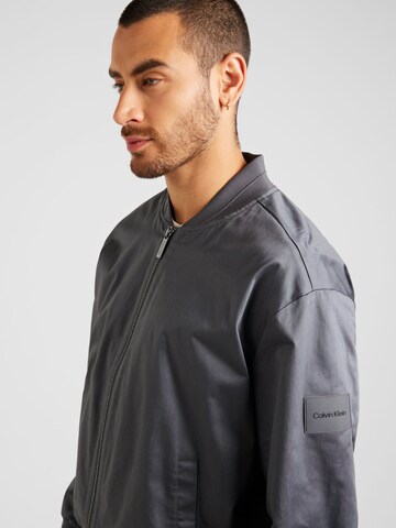 Calvin KleinPrijelazna jakna 'HERO' - siva boja