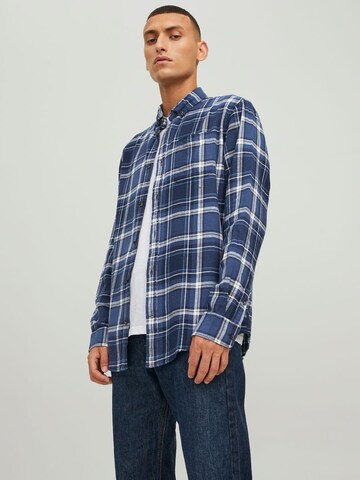 Coupe regular Chemise 'Classic' JACK & JONES en bleu : devant