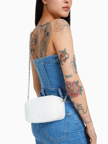 Bershka Tasche in Weiß