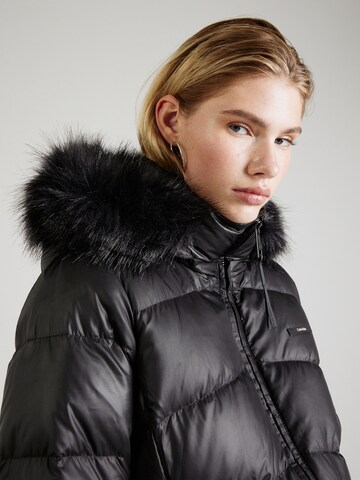 Palton de iarnă de la Calvin Klein pe negru