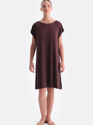 Dagi Nattlinne i brun: framsida