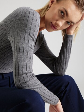 Banana Republic Sweater in Grey