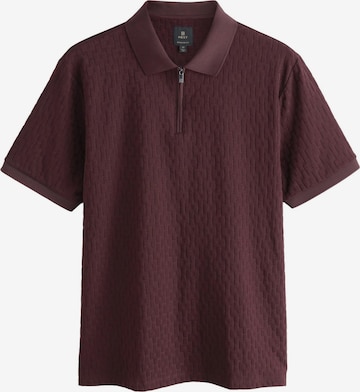 Next Тениска в червено: отпред