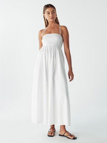 Robe d’été 'Acamar' Willa en blanc