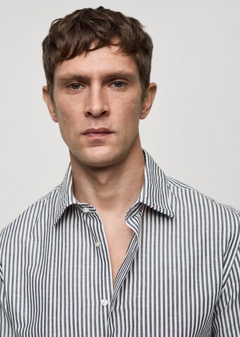 Regular fit Camicia 'Elda' di MANGO MAN in grigio
