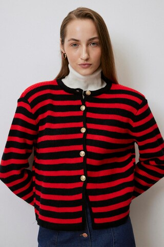 Touche Prive Gebreid vest in Rood: voorkant