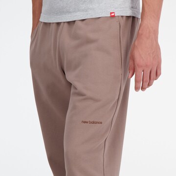 new balance Tapered Broek in Bruin