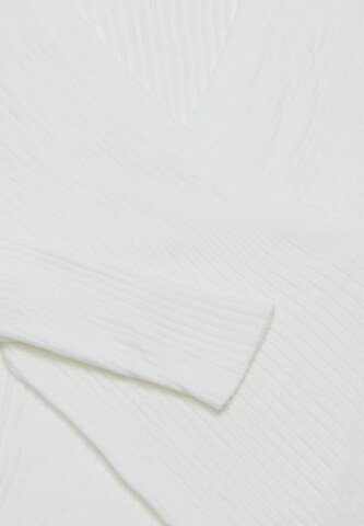 NAEMI Sweater in White