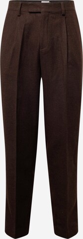 TOPMAN Regular Pleated Pants in Brown: front