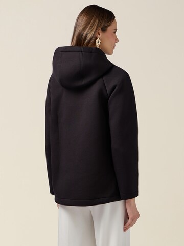 Cappotto invernale di oltre in nero