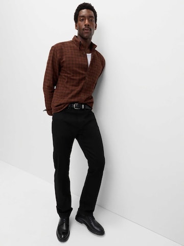 Coupe regular Chemise Marks & Spencer en rouge : devant