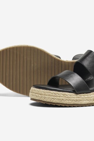 ONLY - Sandalias con hebilla 'Minerva' en negro