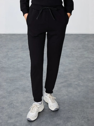 Tommy Life Joggingová souprava – černá