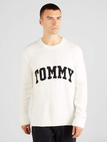 Tommy Jeans Sweater in White: front