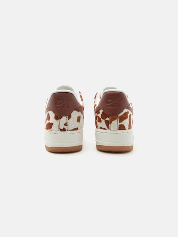 Baskets basses 'AIR FORCE 1 '07'' Nike Sportswear en marron