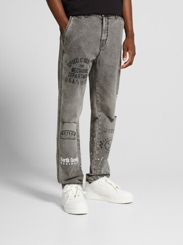 Bershka Regular Jeans in Zwart: voorkant