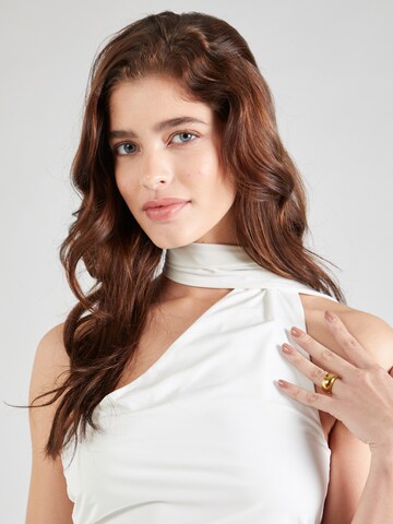 Top 'Naomi' de la millane pe alb
