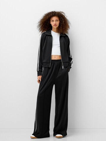 Hanorac de la Bershka pe negru