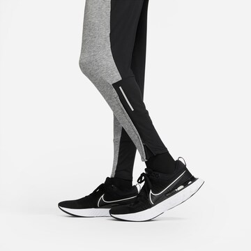 Coupe slim Pantalon de sport NIKE en gris