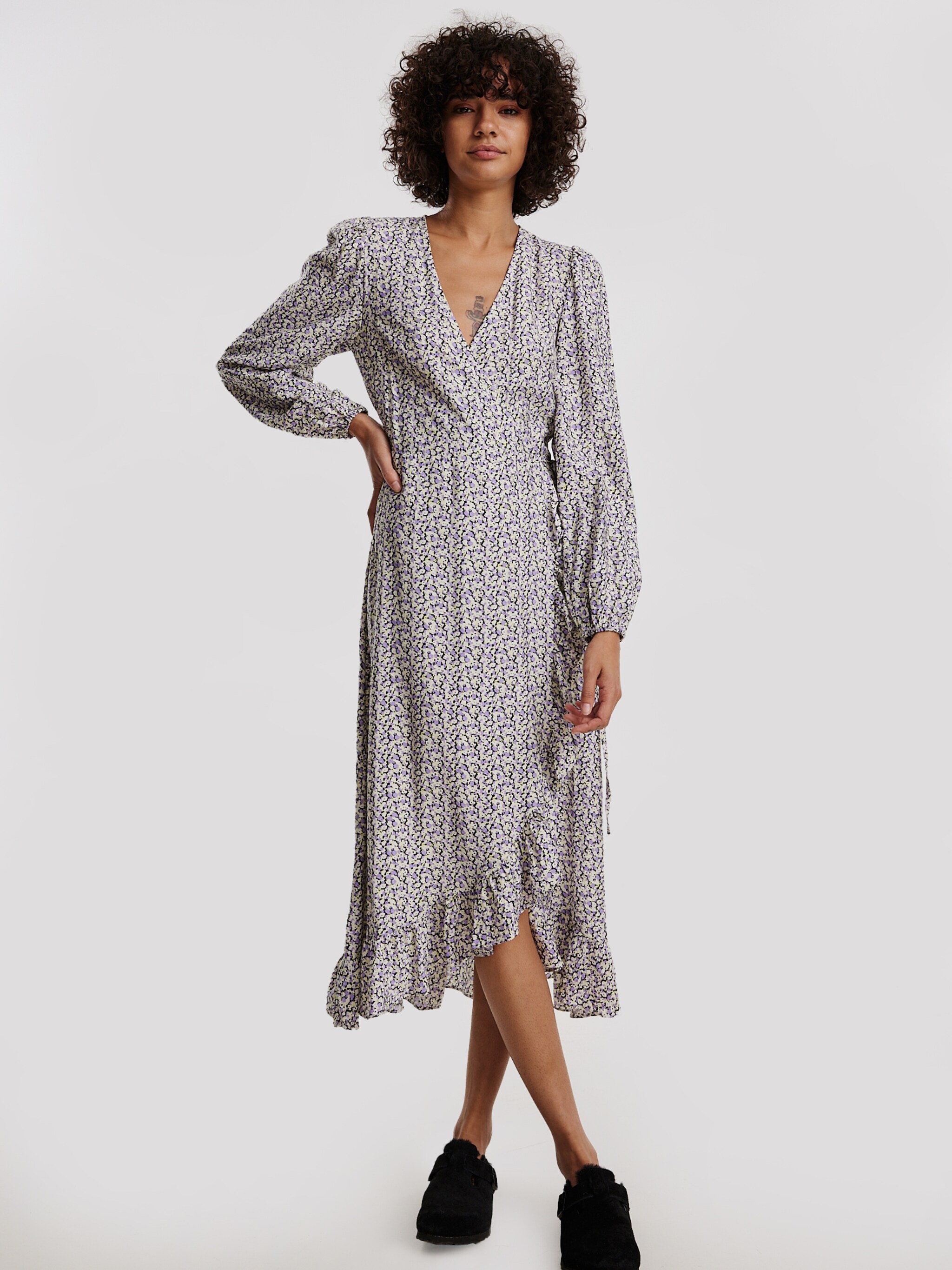 EDITED Produits Robe 'Peppina' beige