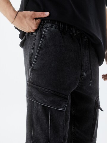 Pull&Bear Tapered Cargojeans i sort