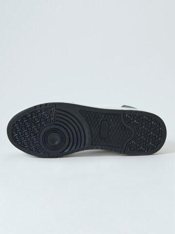 KOROSHI Sneaker in Weiß