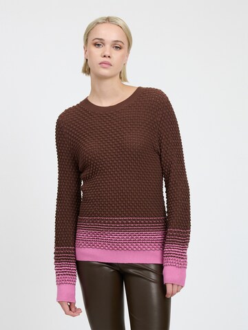 Influencer Pullover in Braun: Vorderseite