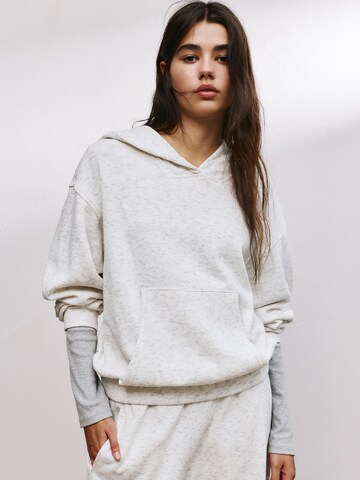 Pull&Bear Sweatshirt in Grau: Vorderseite