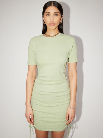 Rochie 'Claude' de la LeGer by Lena Gercke pe verde: față