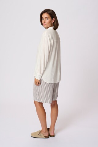 Kaffe - Blusa em branco