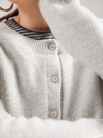 HOLLISTER - Casaco de malha em cinzento