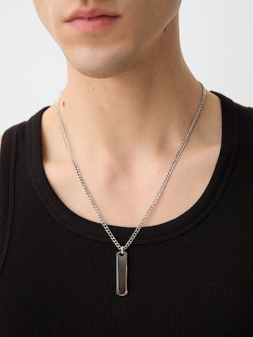 Chaîne Bershka en argent