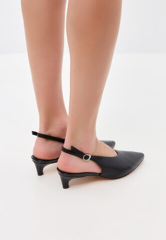 CESARE GASPARI Slingback pumps in Black