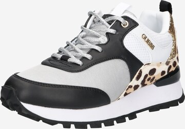 GUESS Låg sneaker 'SELVIE2' i vit: framsida