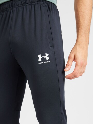 UNDER ARMOUR Úzky strih Športové nohavice 'Challenger' - Čierna