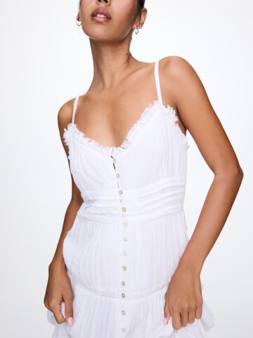Robe d’été Pull&Bear en blanc