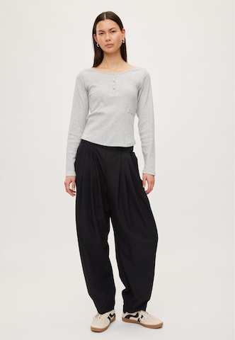 rethinkit studios Shirt 'Elevate' in Grau