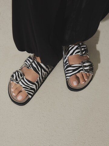 Next Чехли 'Forever Comfort' в черно