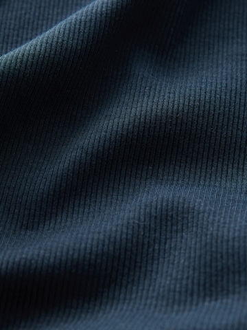 Next Top in Blau