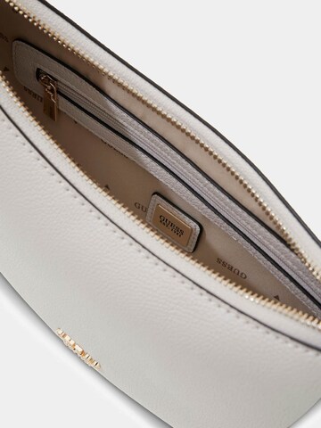GUESS Umhängetasche 'Tosca' in Beige