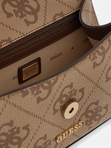 GUESS Schultertasche 'Karnilla' in Braun