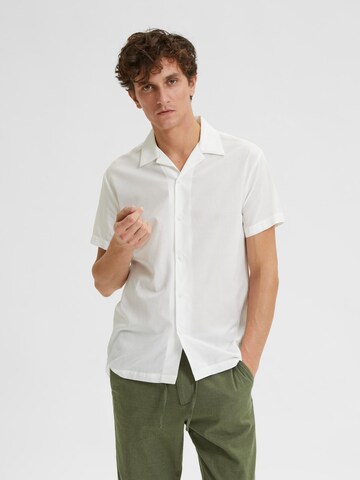 SELECTED HOMME Comfort fit Button Up Shirt 'REGAIR' in White: front